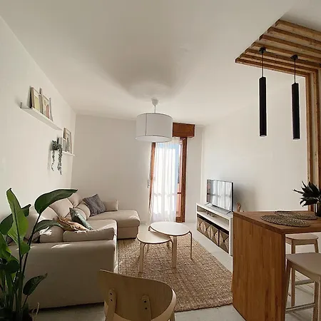 Moderno, Ristrutturato, 1 Km Dal Centro Storico! 아파트 카르피