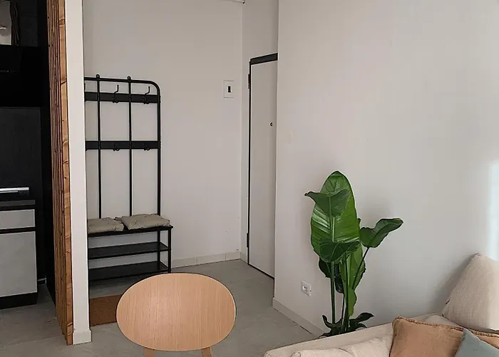 Moderno, Ristrutturato, 1 Km Dal Centro Storico! 아파트 카르피